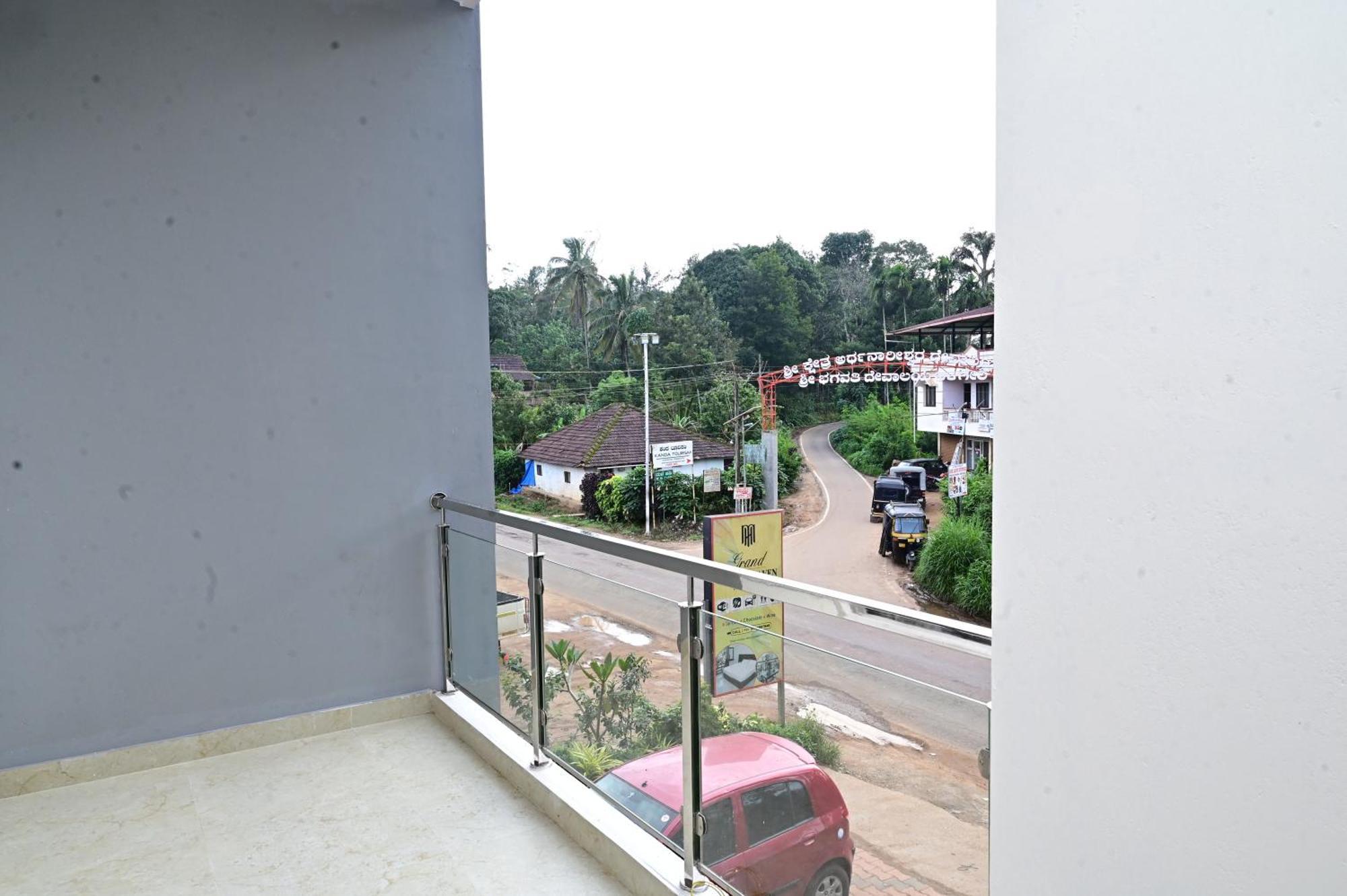 Grand Misty Heaven Villa Madikeri Exteriör bild