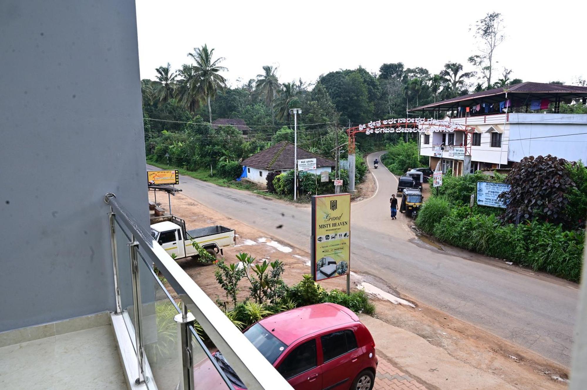 Grand Misty Heaven Villa Madikeri Exteriör bild